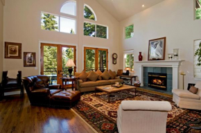 Big Springs by Tahoe Getaways - 6BR w Ski Shuttle, Fireplace & Entertainment Room Truckee